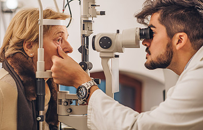 woman getting exam of cornea